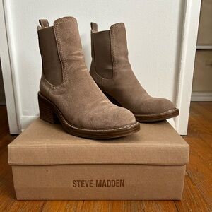 Steve Madden Laurely Chelsea Bootie- Mushroom Size 8